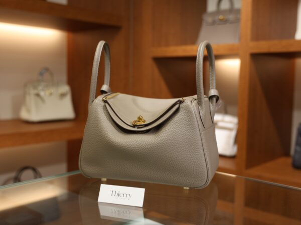 린디 26 끌레망스 그리스 아스팔트 금장 001_139A3582 Lindy 26 Clemence Gris Asphalte GHW
