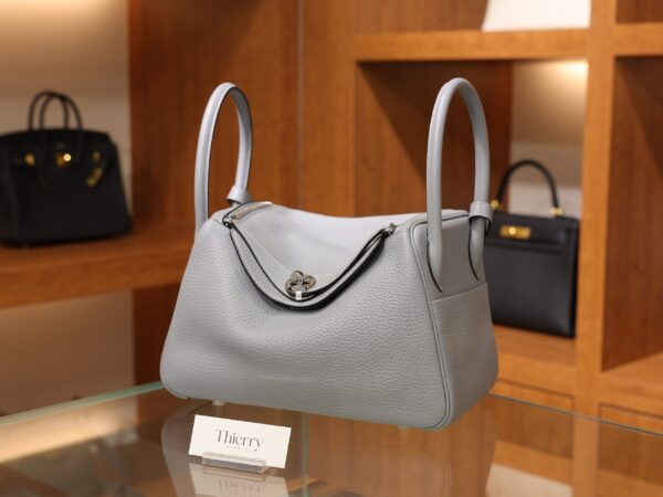 린디 26 끌레망스 그리팡땅 은장 001_SBJ_9042 Lindy 26 Clemence Gris Pantin PHW