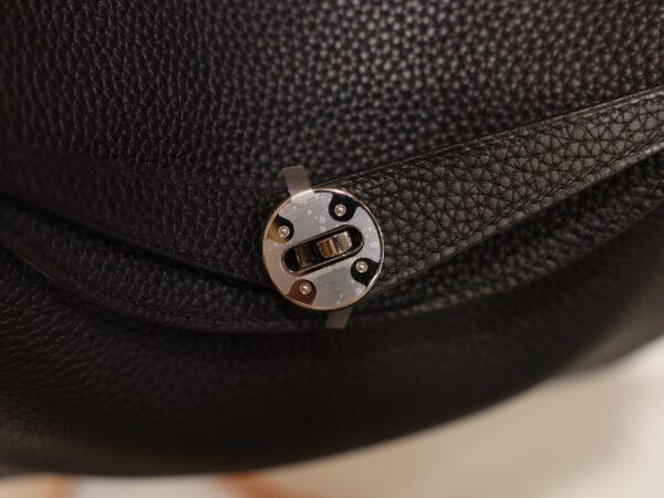 Lindy 26 Clemence Black PHW