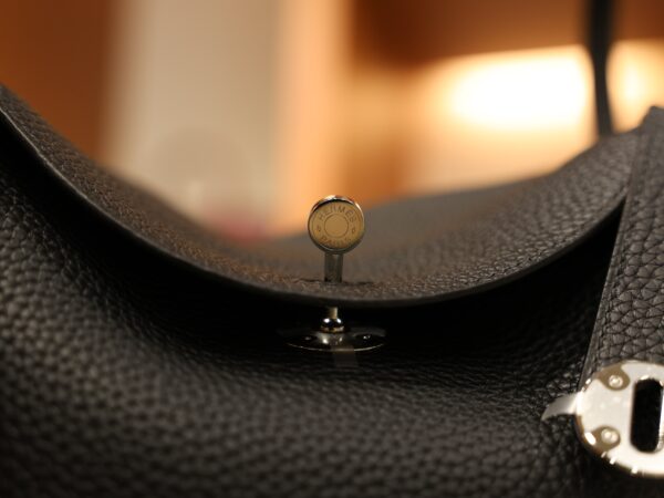 Lindy 26 Clemence Black PHW