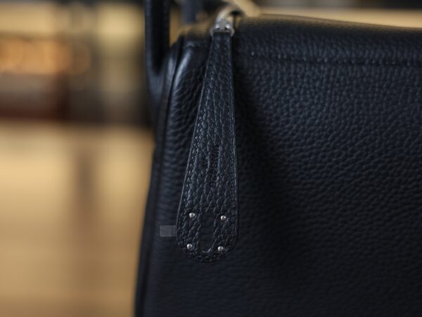 Lindy 26 Clemence Black PHW