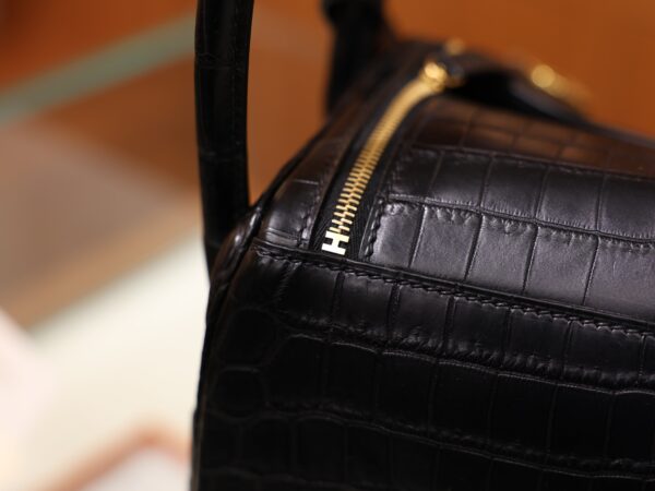 Lindy 26 Matte Niloticus Black GHW