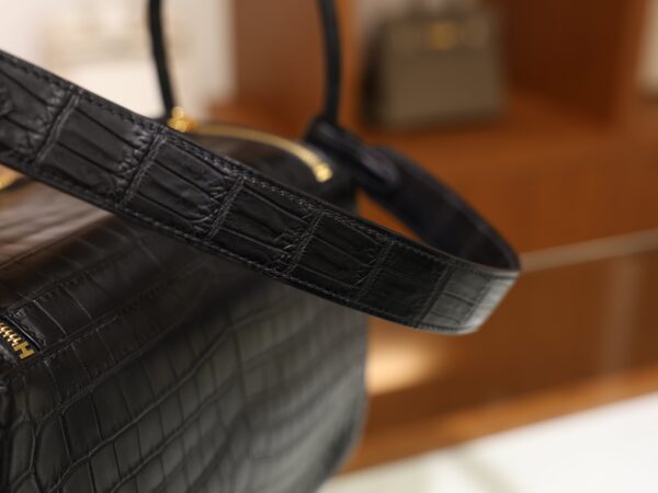 Lindy 26 Matte Niloticus Black GHW