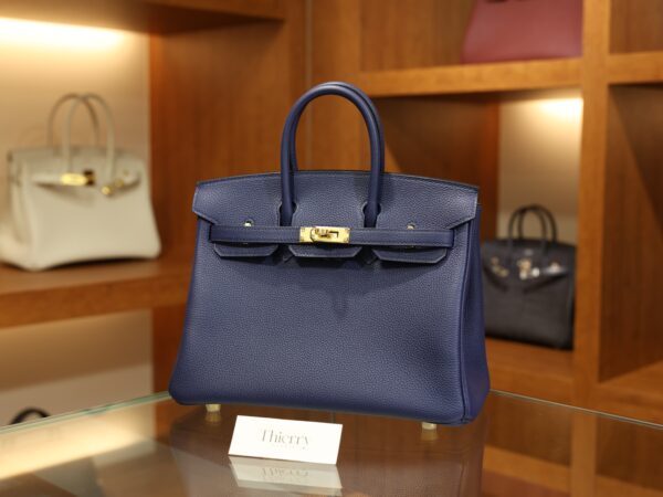 버킨 25 토고 블루 사피르 금장 001_139A4702_a2c01101-cdcf-4dba-8235-d49679c430a7 Birkin 25 Togo Bleu Saphir GHW