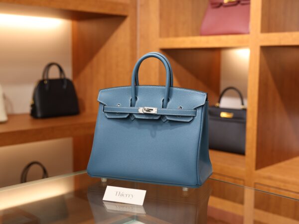 버킨 25 토고 블루진 은장 001_139A6270_cb3d5b77-0174-4bbc-9a56-bd8e1b3fce4c Birkin 25 Togo Bleu Jean PHW
