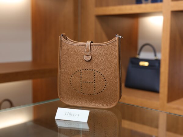 에블린 미니 끌레망스 골드 은장 001_139A7705 Evelyne Mini Clemence Gold PHW