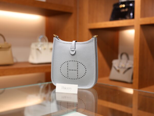 에블린 미니 끌레망스 블루 글라시에 금장 001_139A2945 Evelyne Mini Clemence Bleu Glacier GHW