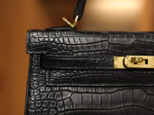 Kelly 25 Matte Porosus Black GHW