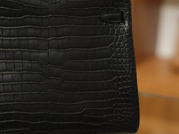 Kelly 25 Matte Porosus Black GHW