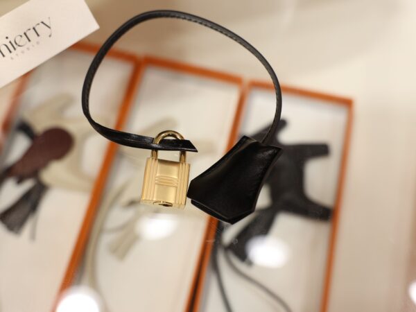 Kelly 32 Box Sellier Black GHW