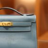 Kelly Pochette Swift Bleu Jean GHW