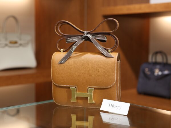 콘스탄스 18 앱송 골드 금장 001_139A3659_acd46cf5-e69f-4eb8-950c-0fb406ef00f1 Constance 18 Epsom Gold GHW