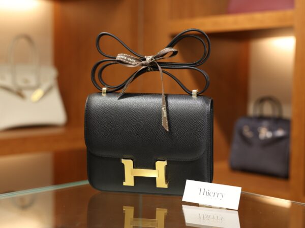 콘스탄스 18 앱송 블랙 금장 001_139A4039_a9e1919e-14be-4ccf-9520-28686c4cc7af Constance 18 Epsom Black GHW