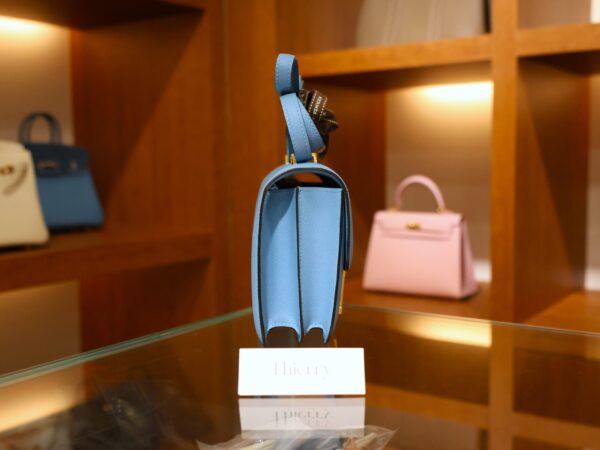 Constance 18 Epsom Bleu du Nord GHW